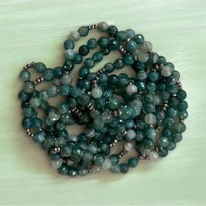 Green Beaded Women’s Necklace - Elegant Multi-Tone Agate Style